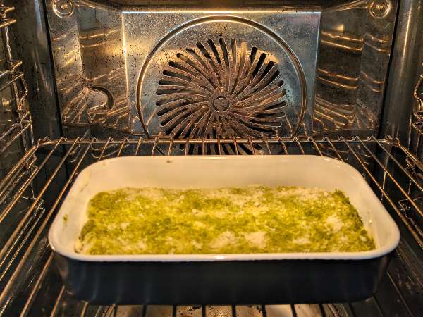Caneloni recheado com bechamel e um toque de pesto: a receita fácil e saborosa - Preparação Passo 9