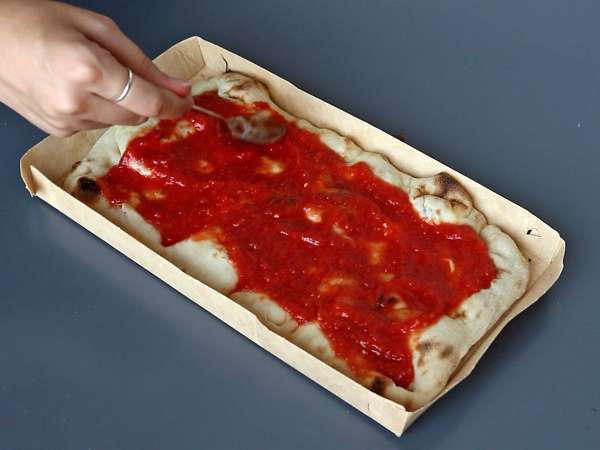 Um molho de tomate cru com sabor intenso, ideal para cobrir uma pizza ou uma pinsa - Preparação Passo 6