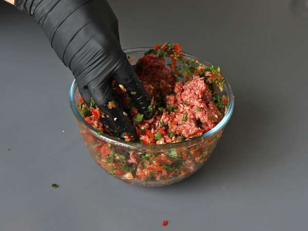 Espetinhos kebab de tortilha com carne moída: um mil-folhas salgado e cheio de sabor - Preparação Passo 4