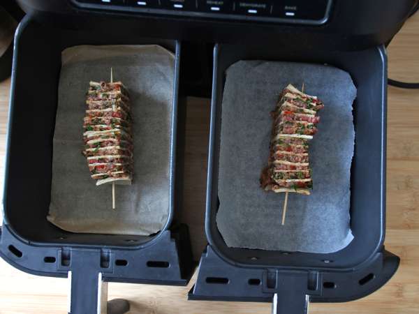 Espetos kebab de tortilha com carne moída na Air Fryer: crocantes e irresistíveis - Preparação Passo 10