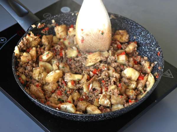 Beringelas recheadas e gratinadas com mussarela - Preparação Passo 6