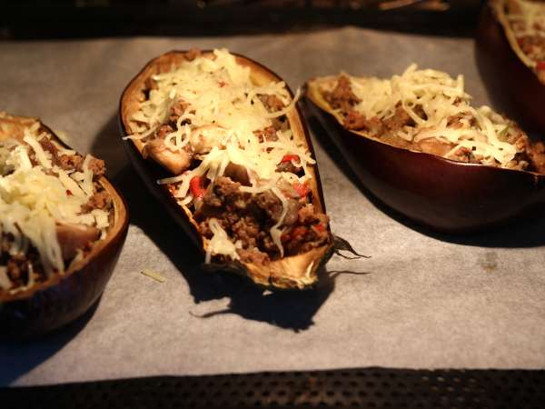 Beringelas recheadas e gratinadas com mussarela - Preparação Passo 8