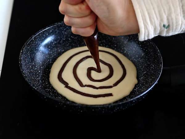 Panquecas de canela ao estilo Cinnamon Roll - Preparação Passo 5