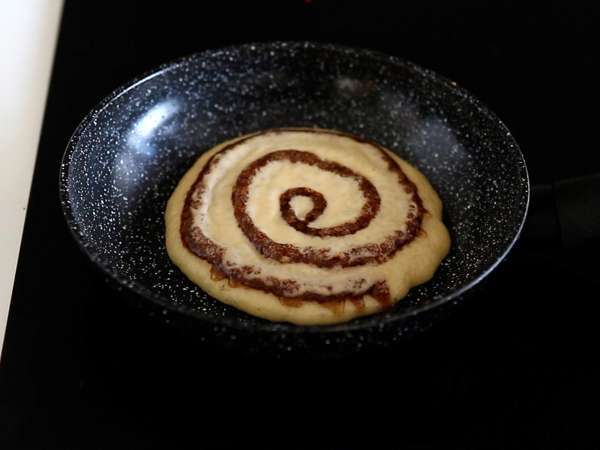 Panquecas de canela ao estilo Cinnamon Roll - Preparação Passo 6