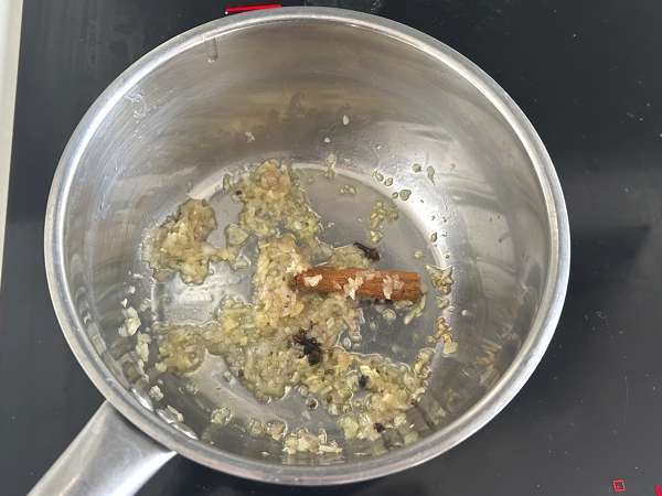 Chutney de manga caseiro: o condimento indiano agridoce que combina com tudo - Preparação Passo 3