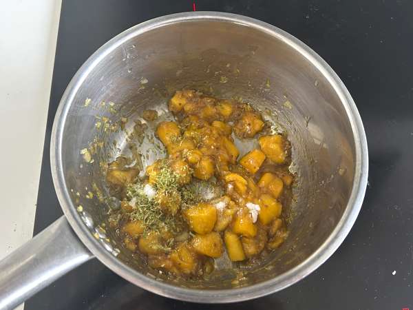 Chutney de manga caseiro: o condimento indiano agridoce que combina com tudo - Preparação Passo 5