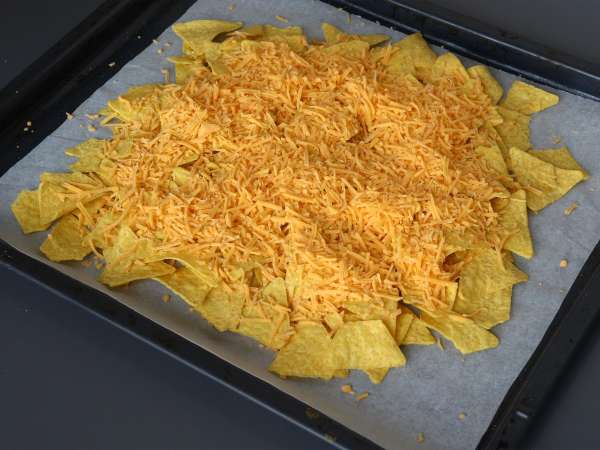 Nachos com cobertura: cheios de sabor e prontos para devorar - Preparação Passo 4