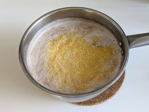 Como fazer polenta cremosa perfeita (sem grudar e sem empelotar) - Preparação Passo 2