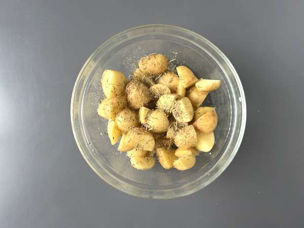Queijo empanado crocante com batatinhas douradas na Airfryer - Preparação Passo 1