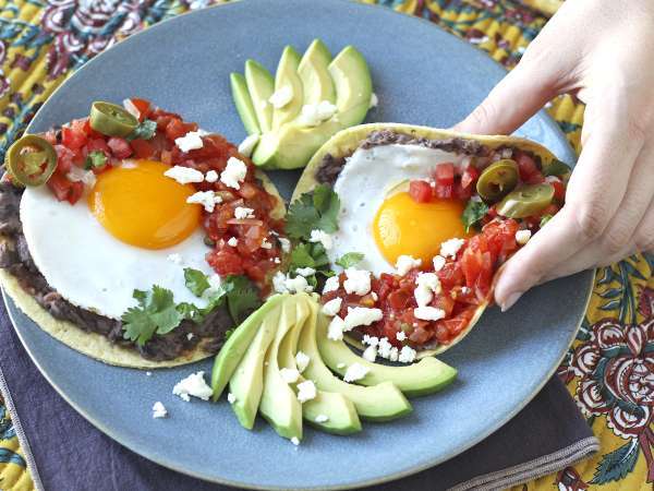 Huevos rancheros: a receita mexicana icônica e saborosa - Preparação Passo 11