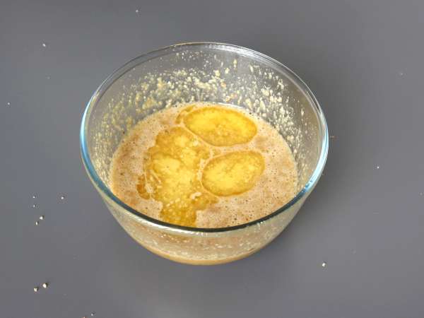 Bolo de nozes superfácil feito com apenas 4 ingredientes - Preparação Passo 4