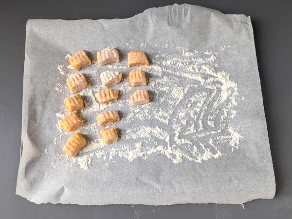 Nhoque de abóbora ao molho de cream cheese (tipo Philadelphia) e nozes crocantes - Preparação Passo 5