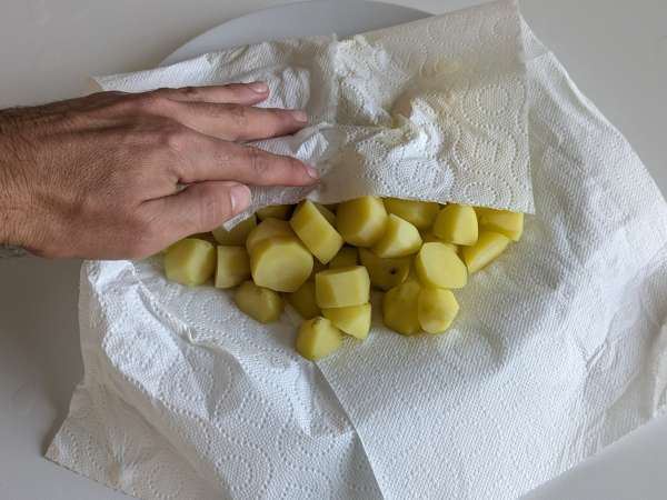 Batatas cacio e pepe: o toque italiano que transforma qualquer refeição - Preparação Passo 3