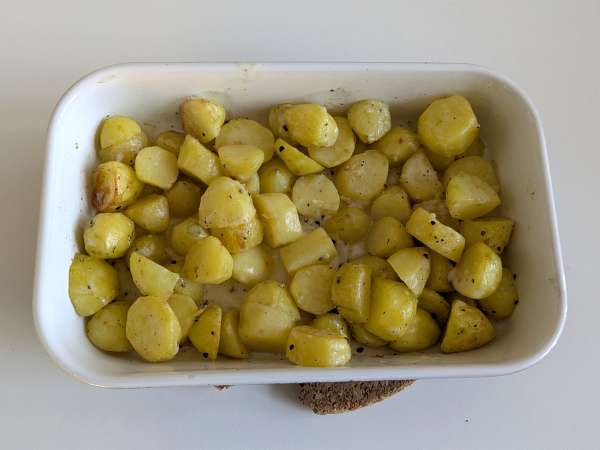 Batatas cacio e pepe: o toque italiano que transforma qualquer refeição - Preparação Passo 7