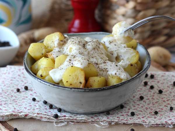 Batatas cacio e pepe: o toque italiano que transforma qualquer refeição - Preparação Passo 8