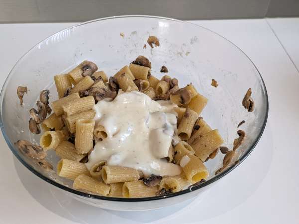 Macarrão gratinado com bechamel e cogumelos: o prato cremoso, gourmet e fácil de fazer - Preparação Passo 7