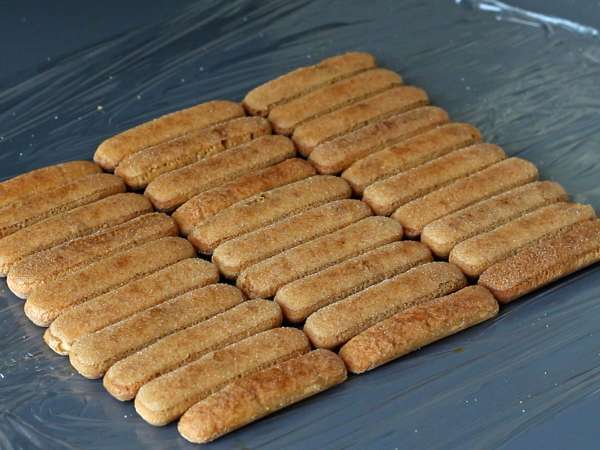 Tronco de Natal sabor tiramisù, feito sem molde - Preparação Passo 3