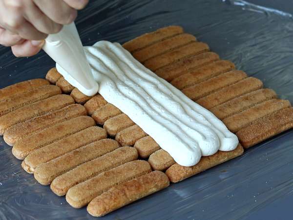 Tronco de Natal sabor tiramisù, feito sem molde - Preparação Passo 4