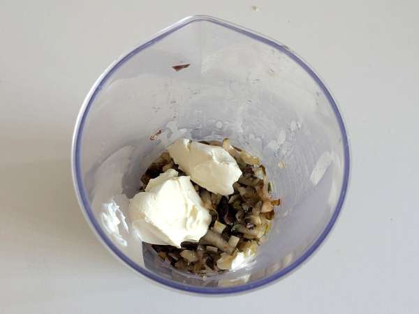 Massa cremosa com radicchio, bacon crocante e nozes: receita rápida, sofisticada e irresistível - Preparação Passo 4