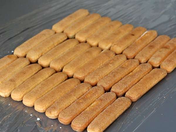 Bolo tronco de Natal com frutas vermelhas: sem forma - Preparação Passo 3