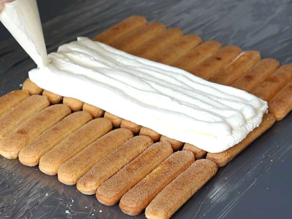 Bolo tronco de Natal com frutas vermelhas: sem forma - Preparação Passo 4