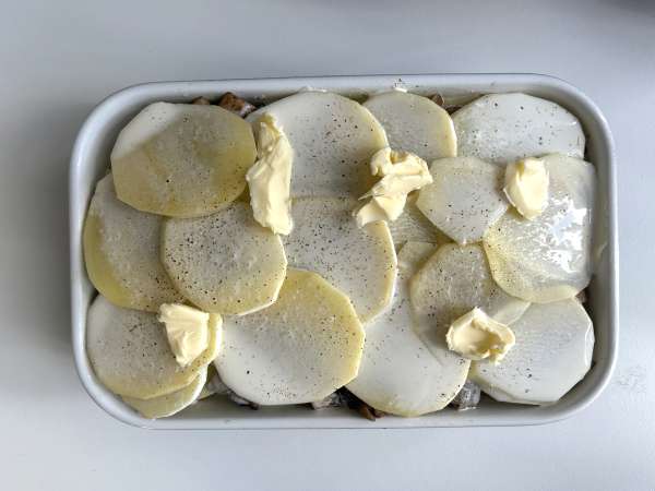 Gratinado de batatas com cogumelos: cremoso, aromático e impossível de resistir - Preparação Passo 9