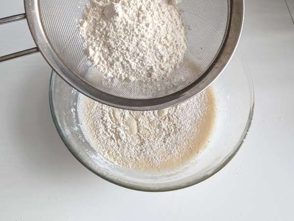 Crepe de ricota e cogumelos gratinado com bechamel: cremoso e irresistível - Preparação Passo 1