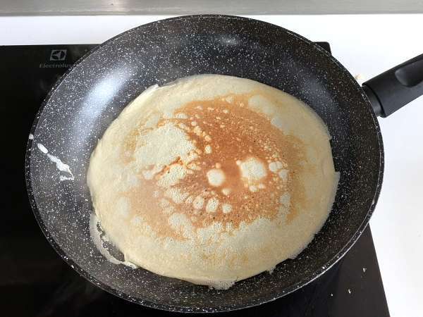 Crepe de ricota e cogumelos gratinado com bechamel: cremoso e irresistível - Preparação Passo 5