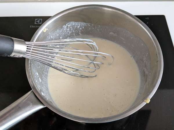 Crepe de ricota e cogumelos gratinado com bechamel: cremoso e irresistível - Preparação Passo 7