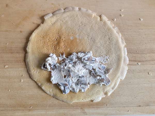 Crepe de ricota e cogumelos gratinado com bechamel: cremoso e irresistível - Preparação Passo 8