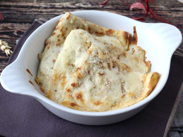 Crepe de ricota e cogumelos gratinado com bechamel: cremoso e irresistível - Preparação Passo 13