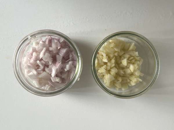 Muffins de espinafre e cogumelos: sabor intenso em cada mordida - Preparação Passo 2