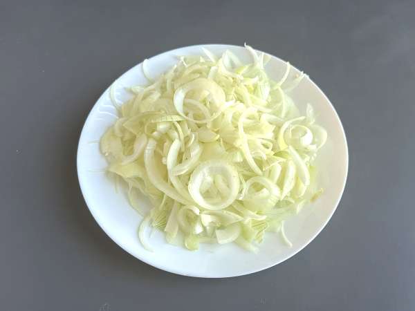 Confit de cebola: simples, elegante e perfeito para carnes e queijos - Preparação Passo 1