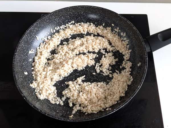 Risoto de limão com pimenta rosa: cremoso e perfeito para impressionar em ocasiões especiais - Preparação Passo 3