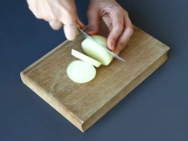 Tortinha invertida de cebola caramelizada com queijo de cabra - Preparação Passo 1
