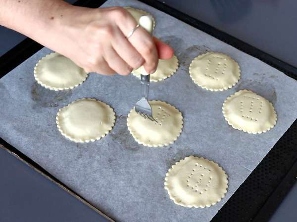 Tortinha invertida de cebola caramelizada com queijo de cabra - Preparação Passo 7