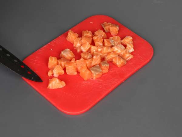 Tacos asiáticos com tártaro de salmão em folhas de arroz fritas - Preparação Passo 3