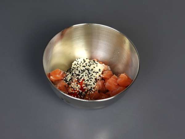 Tacos asiáticos com tártaro de salmão em folhas de arroz fritas - Preparação Passo 4