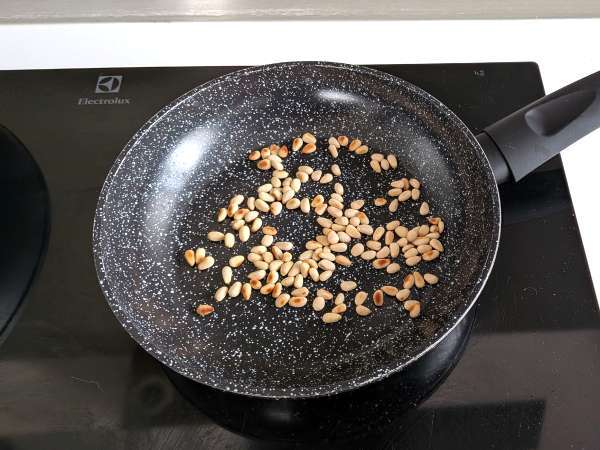 Espaguete com tomate-cereja e pinhões: uma receita cremosa e perfumada - Preparação Passo 5