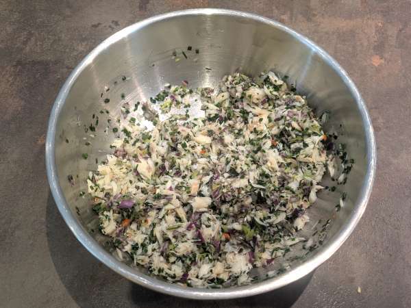 Bolinhos de bacalhau (Accras de morue) ao estilo francês: crocantes, leves e cheios de sabor - Preparação Passo 3