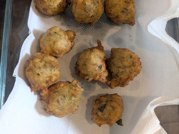 Bolinhos de bacalhau (Accras de morue) ao estilo francês: crocantes, leves e cheios de sabor - Preparação Passo 6