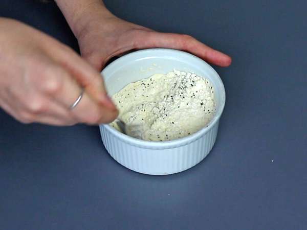 Bolo proteico de frutas vermelhas: simples, fofinho e perfeito para o pós-treino - Preparação Passo 1