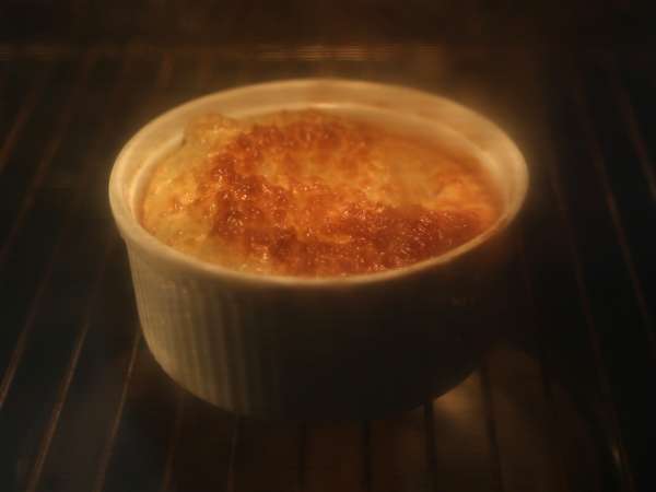 Bolo proteico de frutas vermelhas: simples, fofinho e perfeito para o pós-treino - Preparação Passo 4