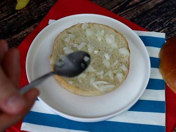 Cheeseburger, o famoso hambúrguer que todo mundo adora! - Preparação Passo 3