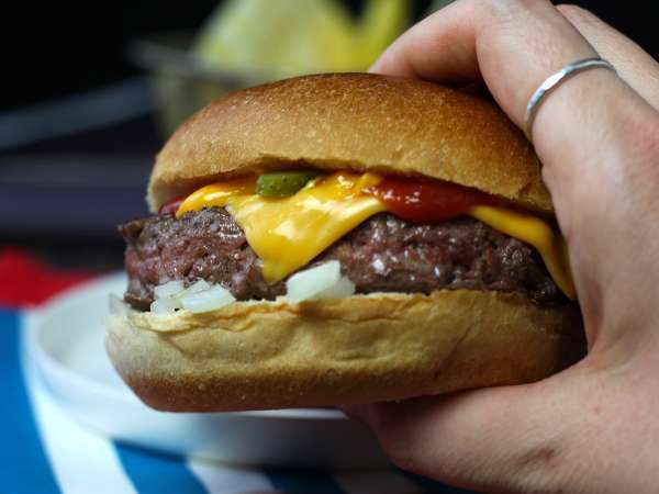 Cheeseburger, o famoso hambúrguer que todo mundo adora! - Preparação Passo 6