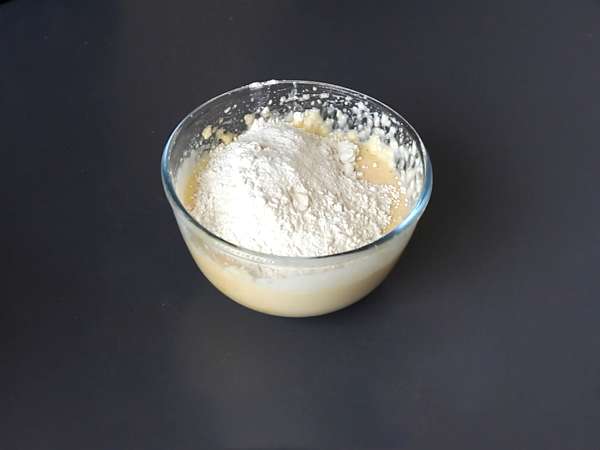 Bolo de mirtilos com crumble: macio por dentro, crocante por cima - Preparação Passo 5