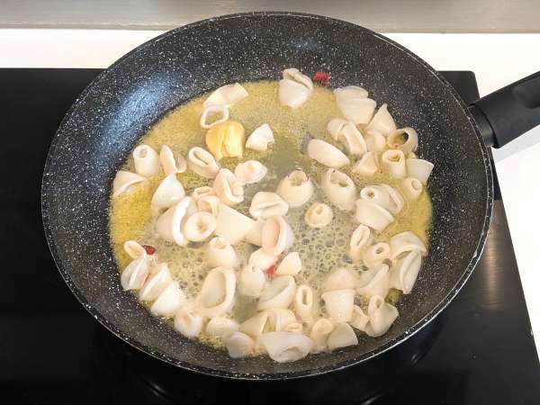 Molho de lula simples e aromático, o segredo perfeito para transformar qualquer massa - Preparação Passo 5