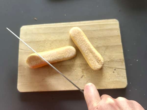 Corações de bolacha banhados em chocolate que derretem na boca e encantam à primeira mordida - Preparação Passo 3