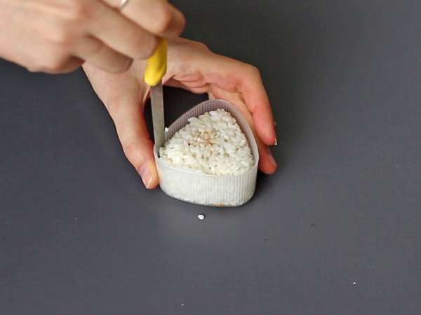 Onigiri com gemas de ovo curadas no molho de soja - Preparação Passo 7
