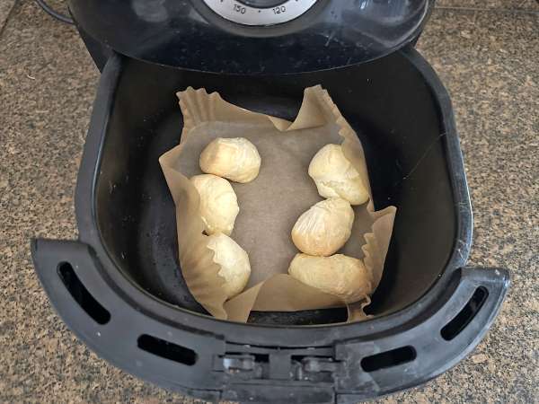 Como fazer pão de queijo congelado na Air Fryer? (Fica Perfeito!) - Preparação Passo 2